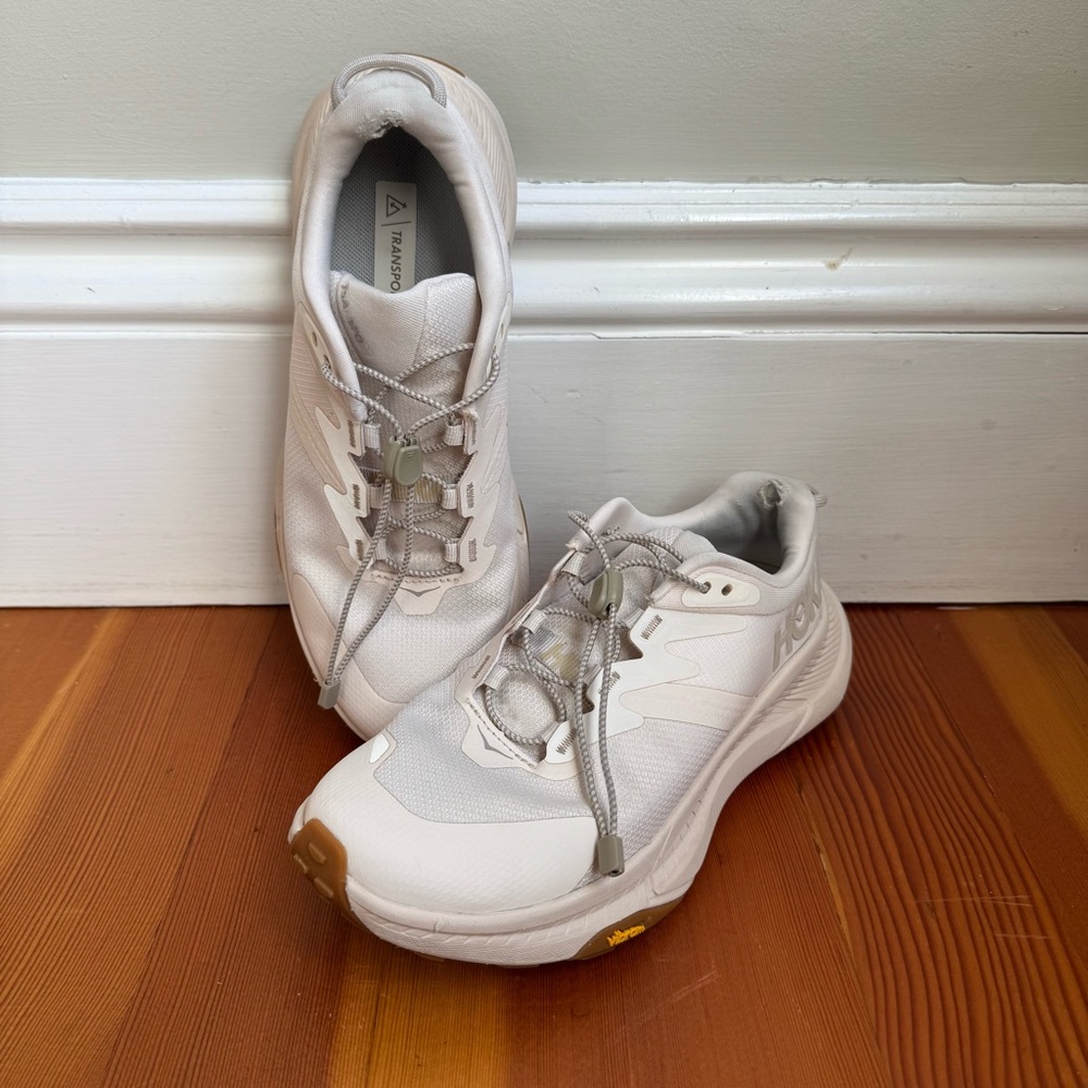 HOKA Transport Eggnog Off-White/Cream Commuter Travel Sneakers sz 7.5 WIDE